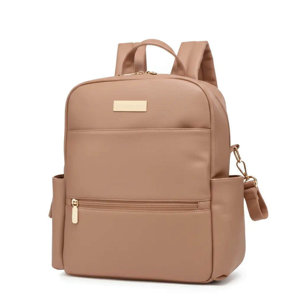 Sac à dos à langer en cuir PU rose poudré avec poche frontale zippée, poches latérales et bretelles rembourrées, format structuré pour sorties avec bébé.