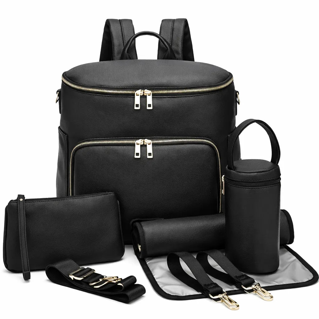 Sac à dos à langer noir en cuir PU avec poche frontale zippée, pochette assortie, porte-biberon isotherme, tapis à langer et attaches poussette, présenté sur fond blanc studio