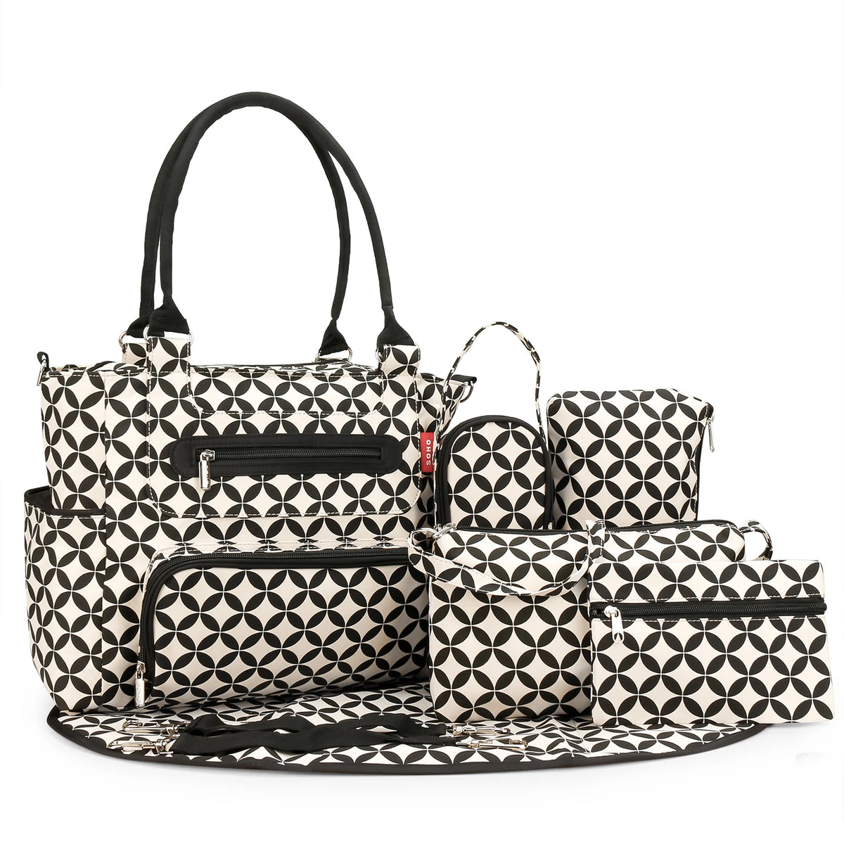 Sac à langer rayé blanc et noir présenté avec matelas à langer, pochette, sac biberon et accessoires assortis.