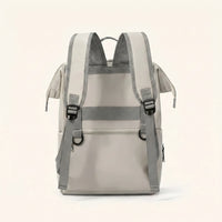 Vue de dos d'un sac à dos à langer beige crème avec bretelles ergonomiques maillées 
grises, sangle poitrine réglable et dos rembourré — design ergonomique et fonctionnel