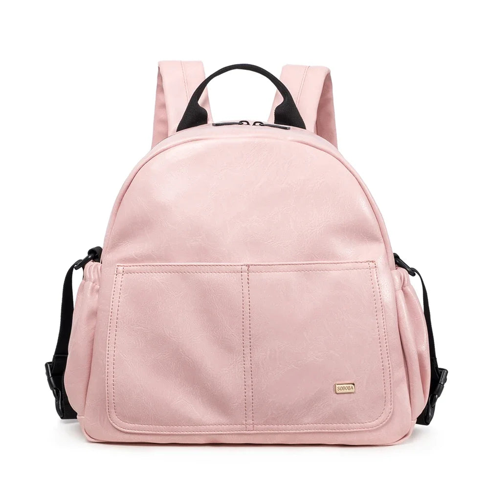 Sac à dos à langer cuir vieilli rose sur fond blanc