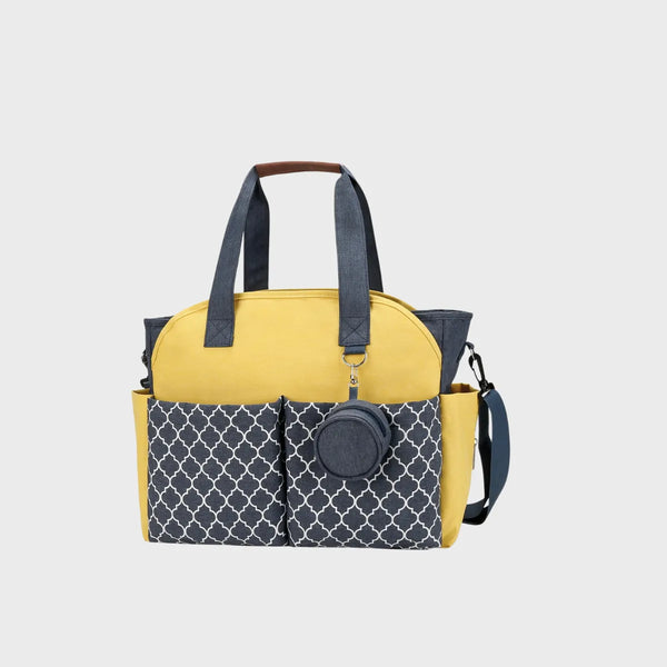 Sac à langer jaune et gris à motifs géométriques avec grandes poches avant, poignées solides et bandoulière réglable, idéal pour organiser les affaires de bébé en sortie.