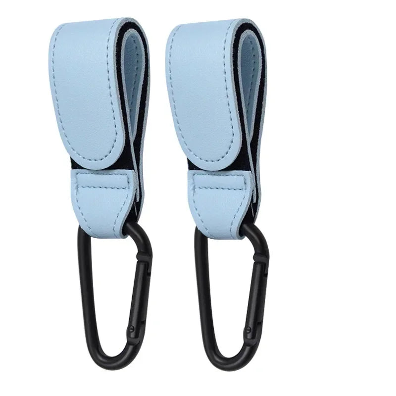 attaches poussettes bleu clair sur fond blanc