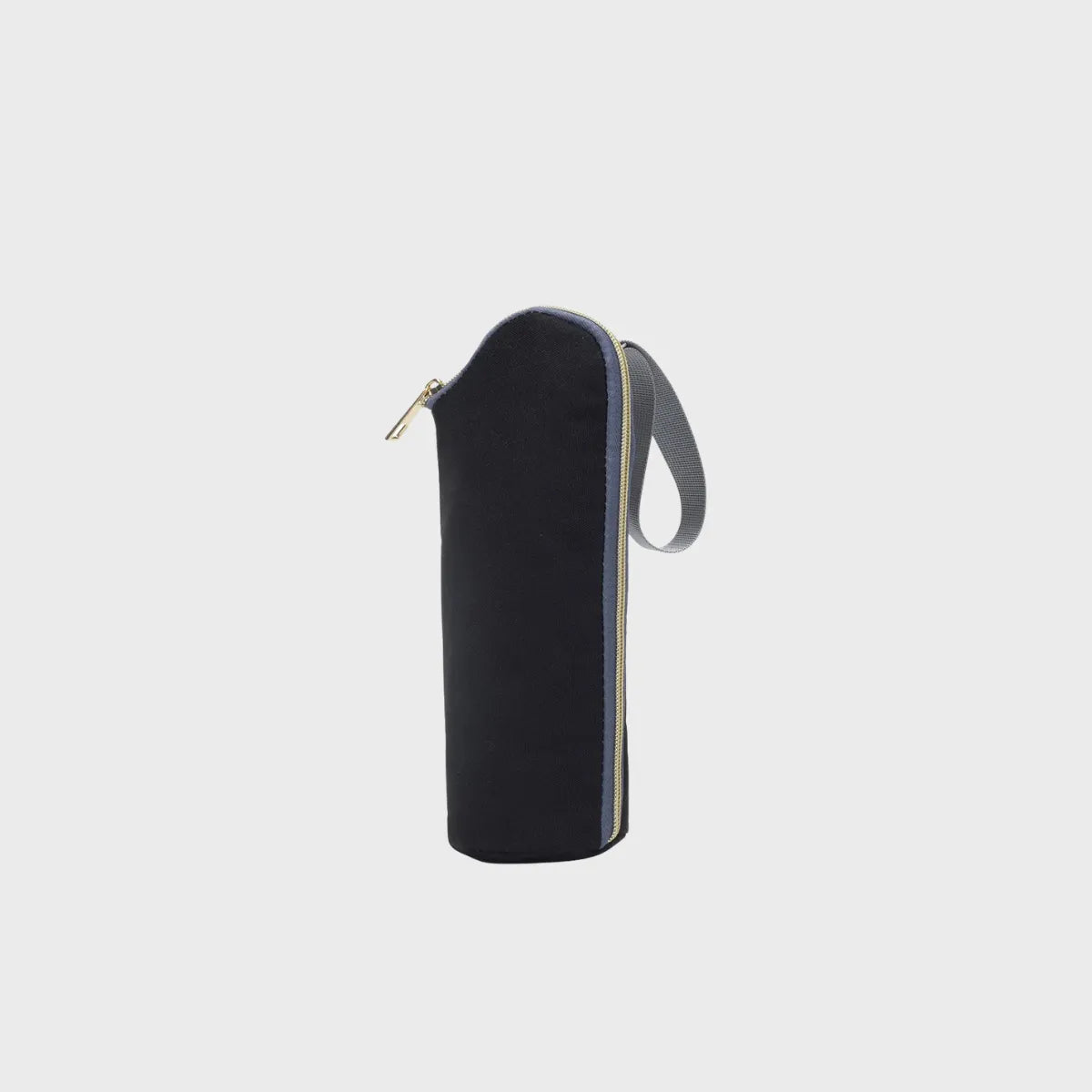 pochette biberon isotherme bebe noire sur fond blanc