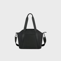 Sac à langer noir effet cuir PU bandoulière elégant avec poignées longues – compatible poussette sur fond blanc