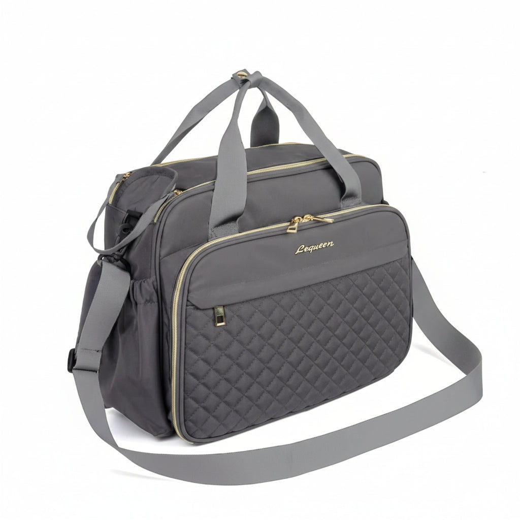 sac à langer gris bandoulière sur fond blanc