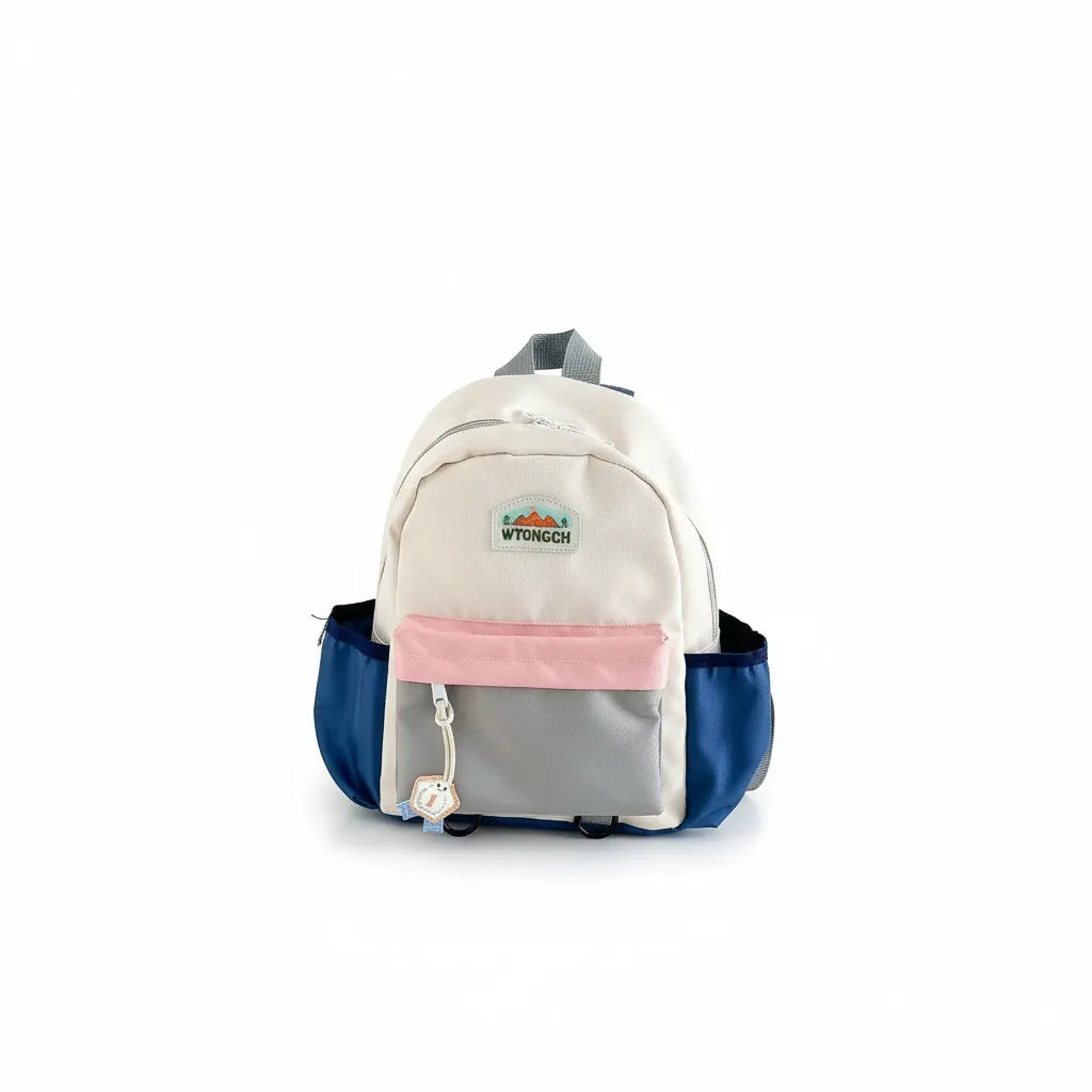 sac à dos bébé crèche gris sur fond blanc