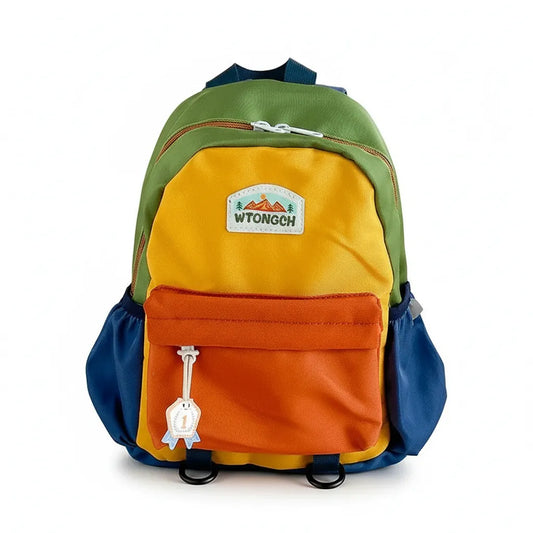 sac à dos crèche orange sur fond blanc