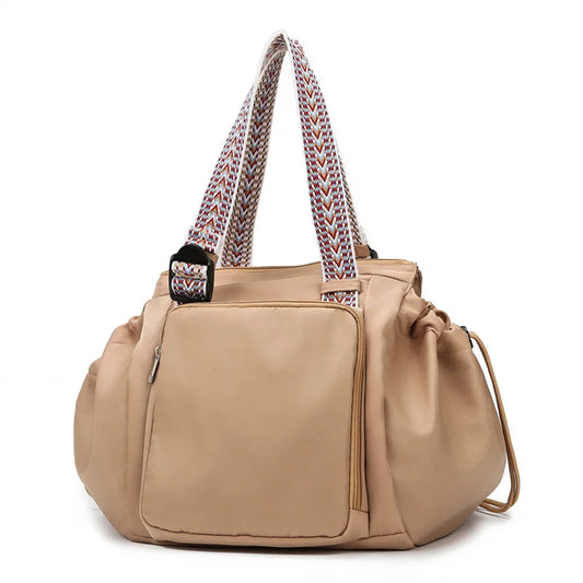 sac à dos à langer 3 en 1 sur fond blanc