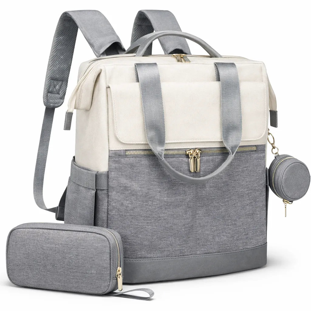 sac à dos à langer couleur grise avec pochette tapis à langer sur fond blanc