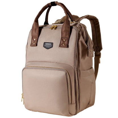 sac à dos à langer multifonction sur fond blanc