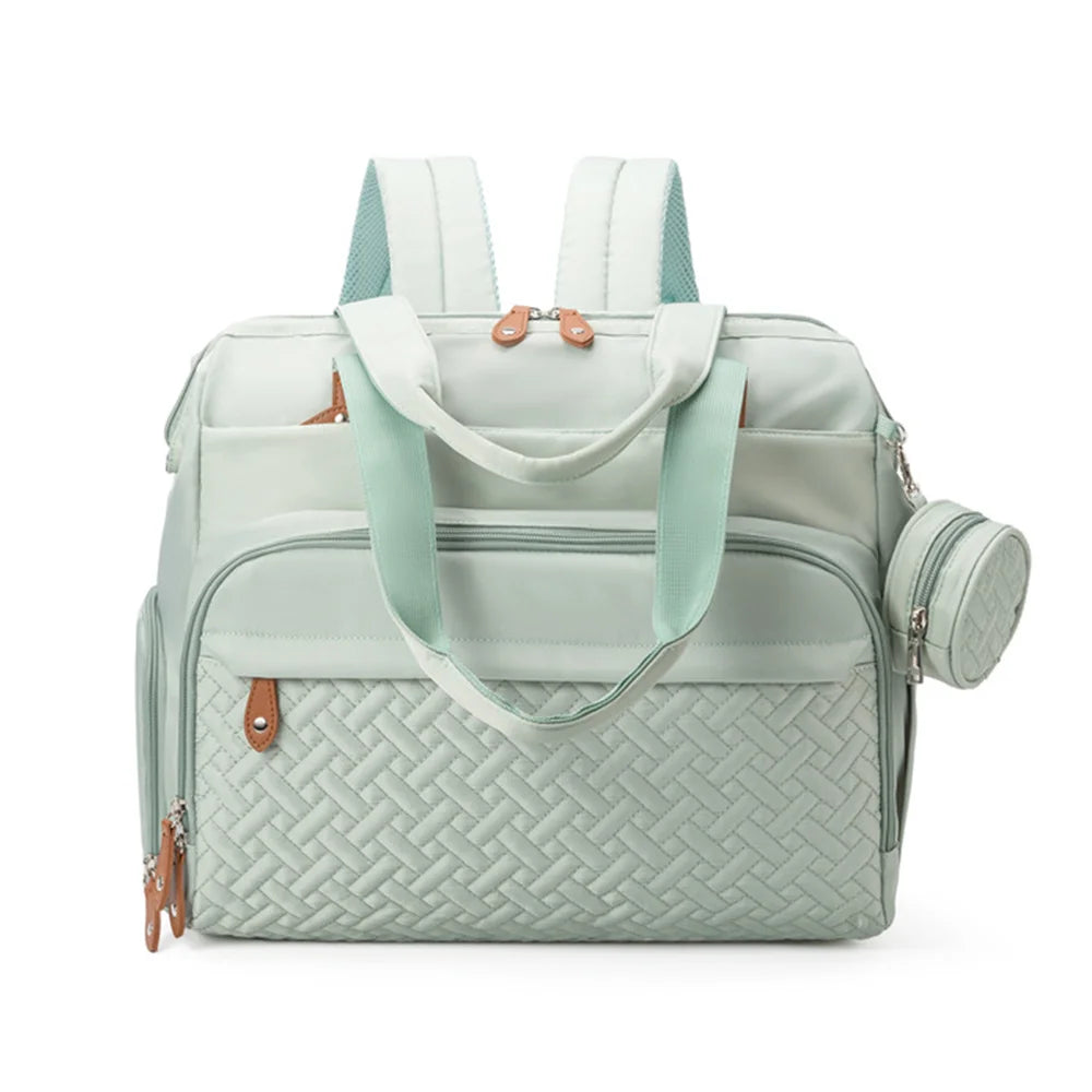 sac à dos à langer vert clair sur fond blanc