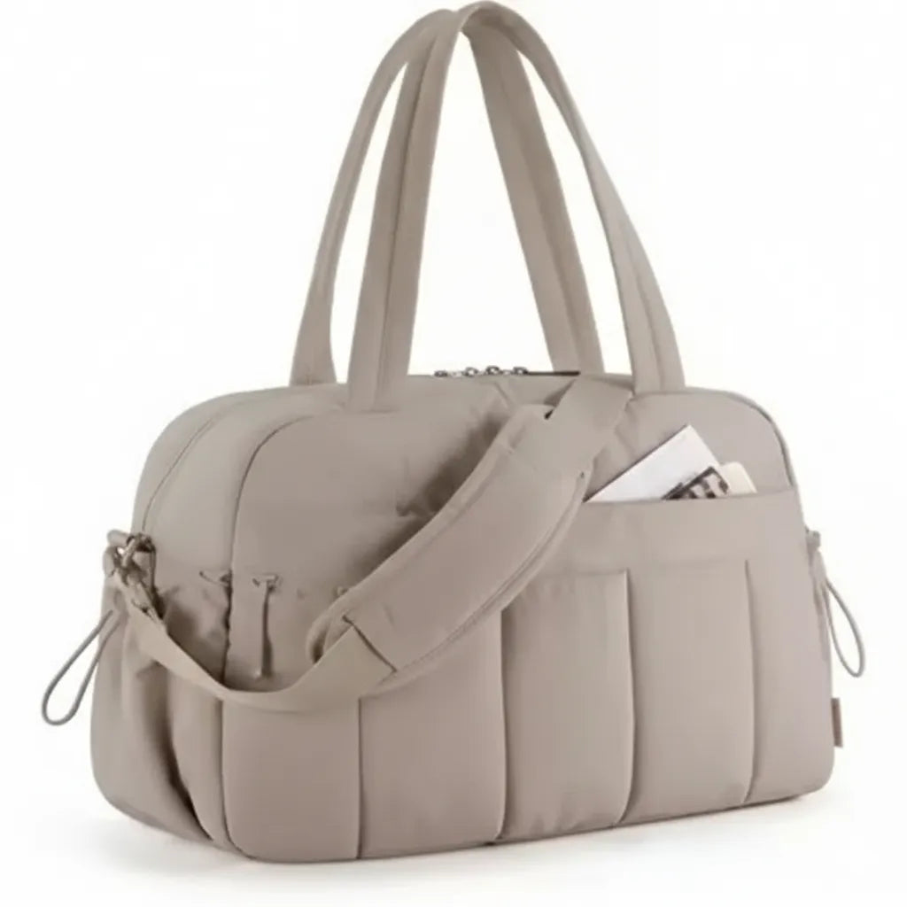 sac à langer maternité couleur chameau sur fond blanc